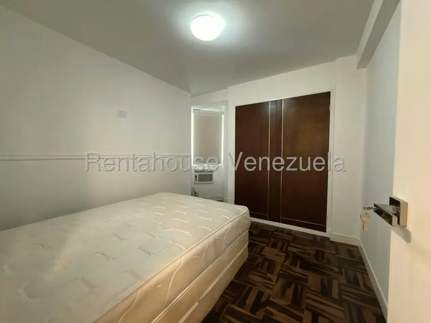 Apartamento (1 Nivel) en Alquiler en Santa Paula, Distrito Metropolitano - 24