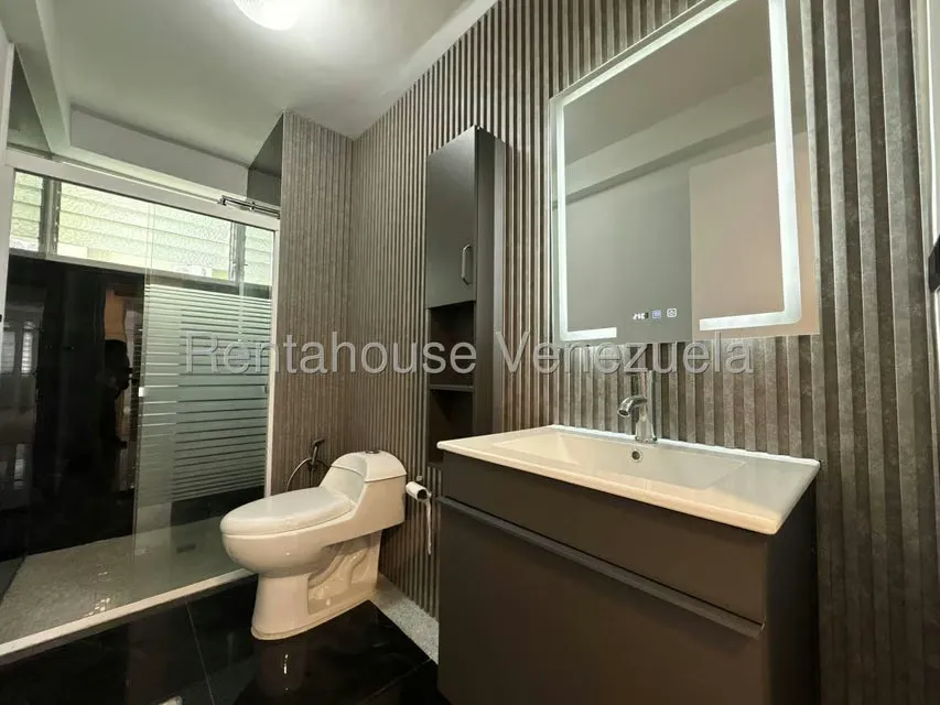 Apartamento (1 Nivel) en Alquiler en Santa Paula, Distrito Metropolitano - 25