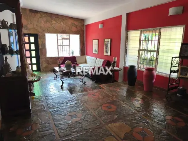 Venta de Casa en Colinas de Guataparo, Valencia, 582m², Una Planta - 11