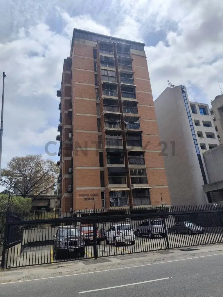 Hermoso apartamento con ubicación estratégica en Las Mercedes , Caracas .