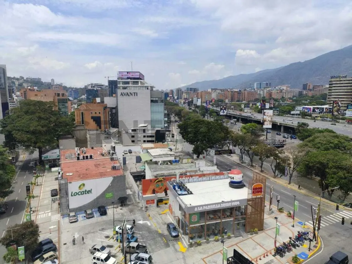 Hermoso apartamento con ubicación estratégica en Las Mercedes , Caracas . - 18