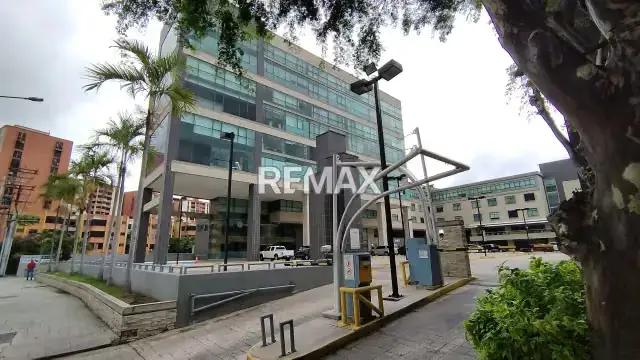 Oficina en Torre Empresarial CC Concepto La Granja Naguanagua