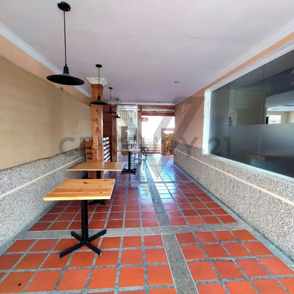 En venta Local Comercial en el CC ESEVE-LECHERIA - 2