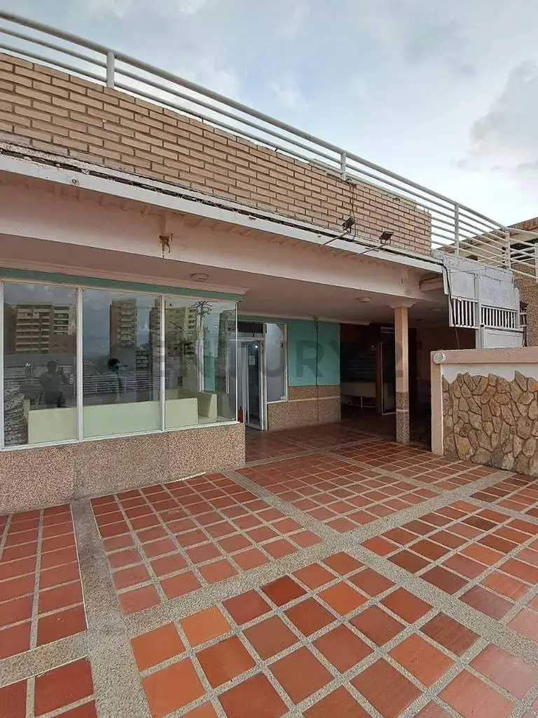 En venta Local Comercial en el CC ESEVE-LECHERIA - 4