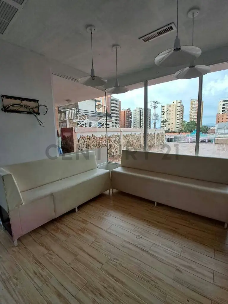 En venta Local Comercial en el CC ESEVE-LECHERIA - 5