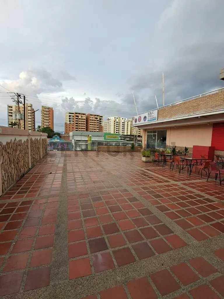 En venta Local Comercial en el CC ESEVE-LECHERIA - 6