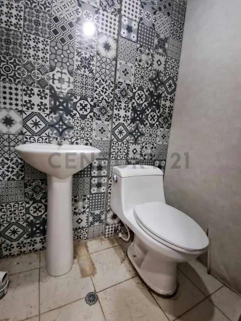 En venta Local Comercial en el CC ESEVE-LECHERIA - 8