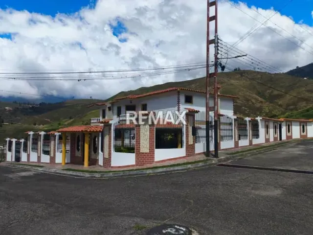 EN VENTA Hermosa casa ubicada en la Grita