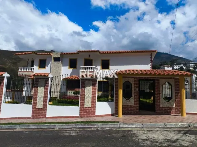 EN VENTA Hermosa casa ubicada en la Grita - 2