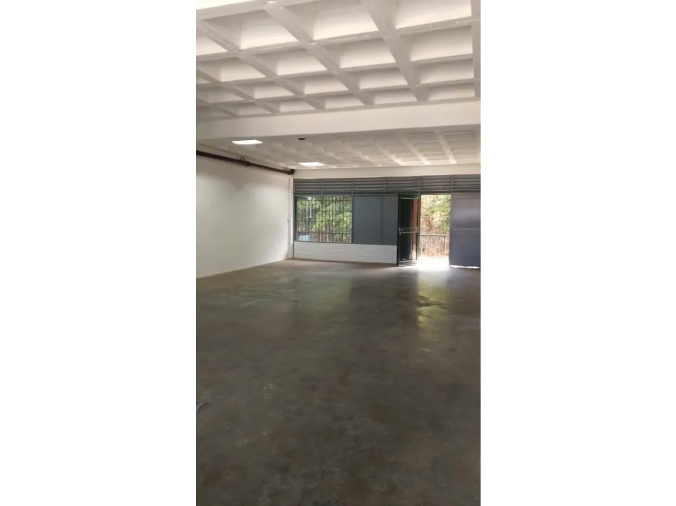 Se alquila local industrial 98m2 Boleita Sur 7749