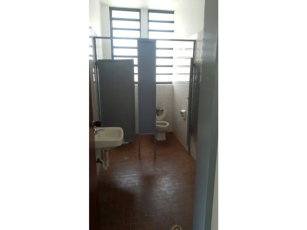 Se alquila local industrial 98m2 Boleita Sur 7749 - 3