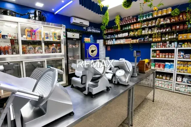 Venta de Fondo de Comercio Carniceria y Charcuteria Urb Montalban 26-60 - 7