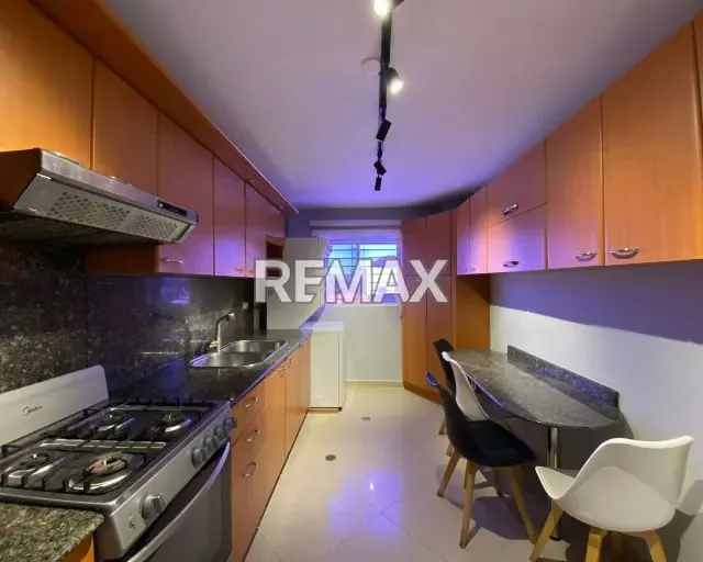EN VENTA APARTAMENTO AMOBLADO EN AV. TERRANOVA: AGUA CONSTANTE. UBICACIÓN ESTRATÉGICA PARA TU TRANQUILIDAD FAMILIAR. ¡TU NUEVO HOGAR JUNTO A LOS MEJORES SERVICIOS! - 7