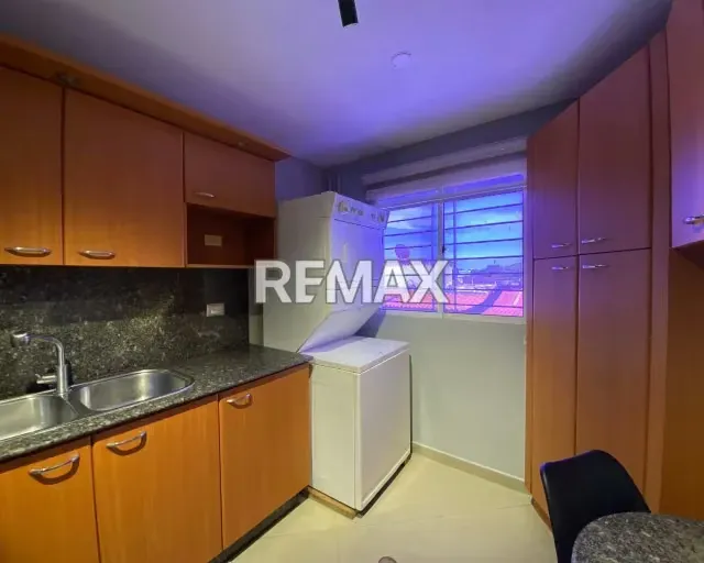 EN VENTA APARTAMENTO AMOBLADO EN AV. TERRANOVA: AGUA CONSTANTE. UBICACIÓN ESTRATÉGICA PARA TU TRANQUILIDAD FAMILIAR. ¡TU NUEVO HOGAR JUNTO A LOS MEJORES SERVICIOS! - 8