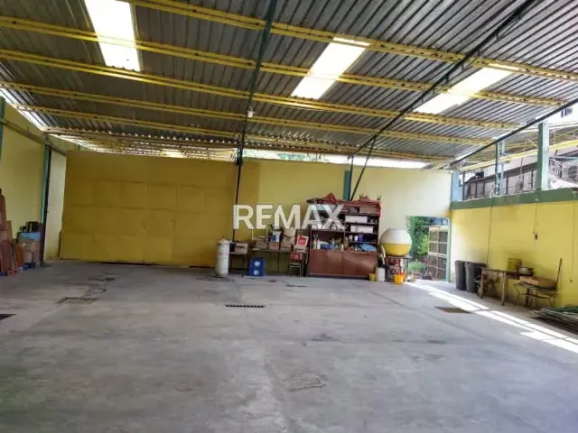 Galpón, locales y apartamentos en La Romana 668 Mts2. - 3