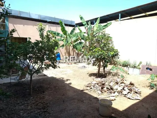 Galpón, locales y apartamentos en La Romana 668 Mts2. - 5