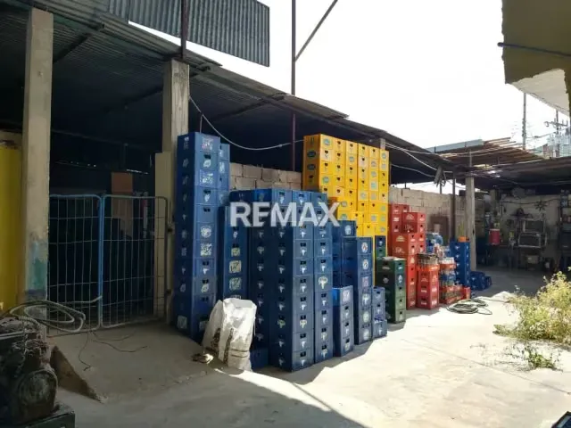 Galpón, locales y apartamentos en La Romana 668 Mts2. - 6
