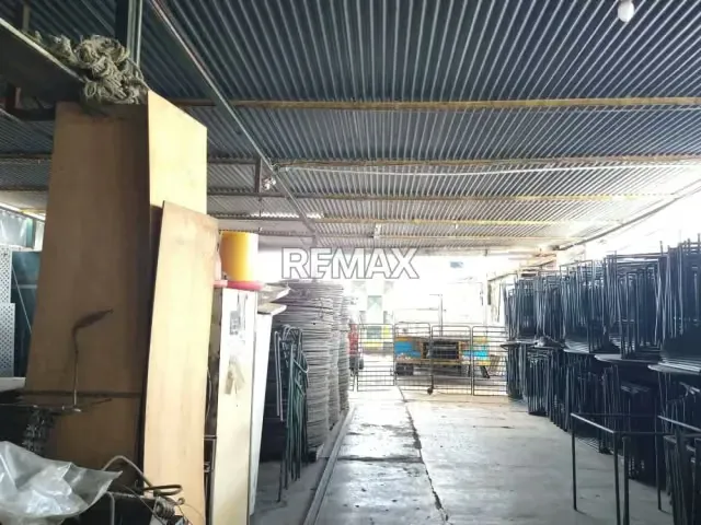 Galpón, locales y apartamentos en La Romana 668 Mts2. - 9