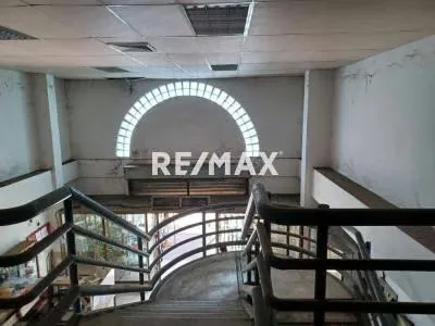 EDIFICIO EN VENTA AV LIBERTADOR MARACAIBO. - 2