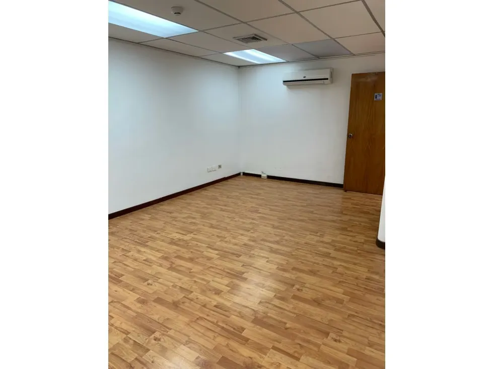 Se alquila oficina 150m2 Parque Cristal Los Palos Grandes 9022 - 12