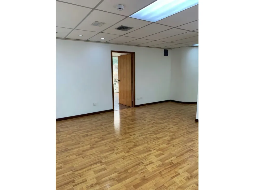 Se alquila oficina 150m2 Parque Cristal Los Palos Grandes 9022 - 2