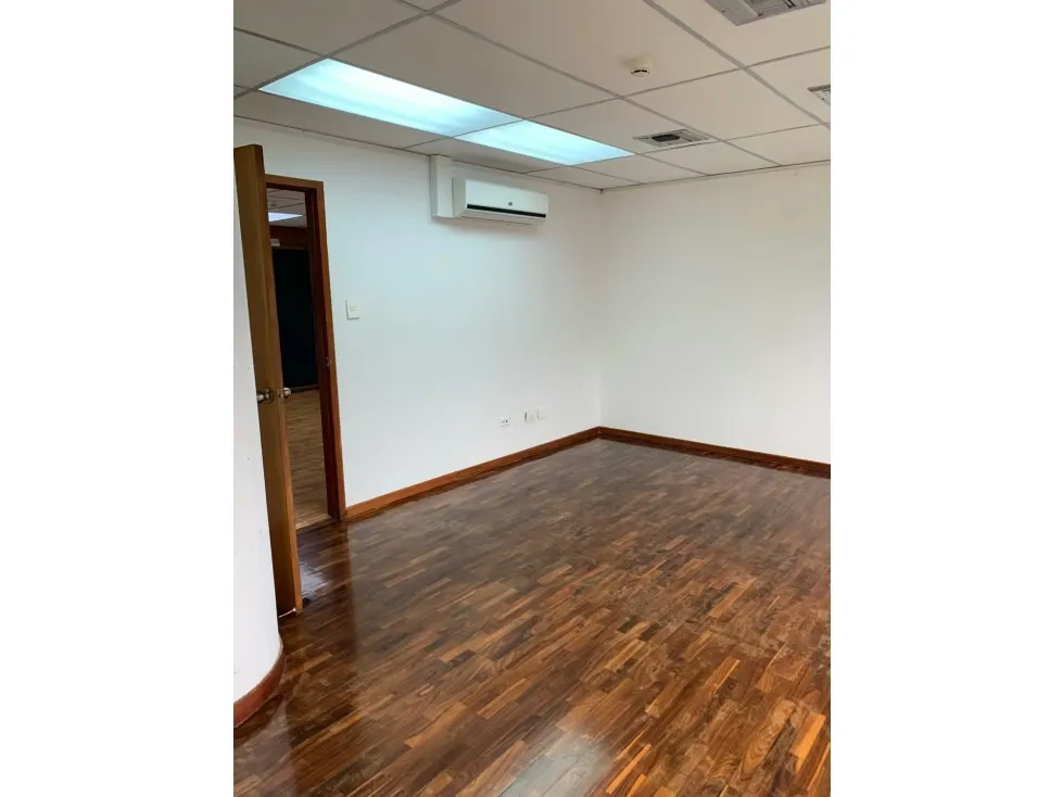 Se alquila oficina 150m2 Parque Cristal Los Palos Grandes 9022 - 5