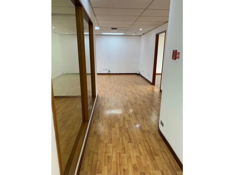 Se alquila oficina 150m2 Parque Cristal Los Palos Grandes 9022 - 9