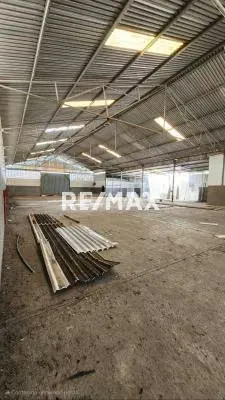 SE ALQUILA GALPÓN EN AV. BELLA VISTA, SECTOR SAN VICENTE. - 3