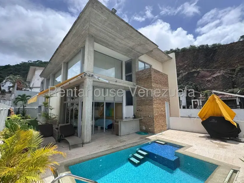 Casa (Multipes Niveles) en Venta en Prados del Este, Distrito Metropolitano