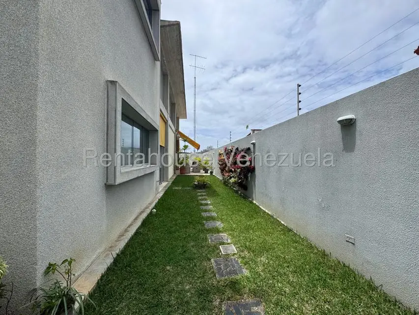 Casa (Multipes Niveles) en Venta en Prados del Este, Distrito Metropolitano - 46