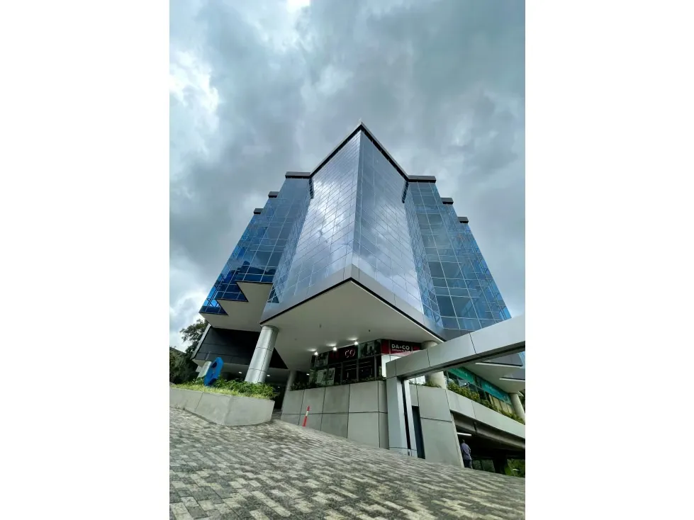 Vendo/alquilo oficina 440m2 Los Pomelos 0295