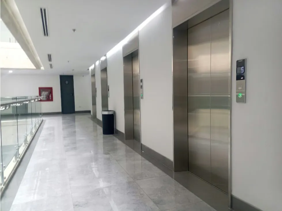 Vendo/alquilo oficina 440m2 Los Pomelos 0295 - 8