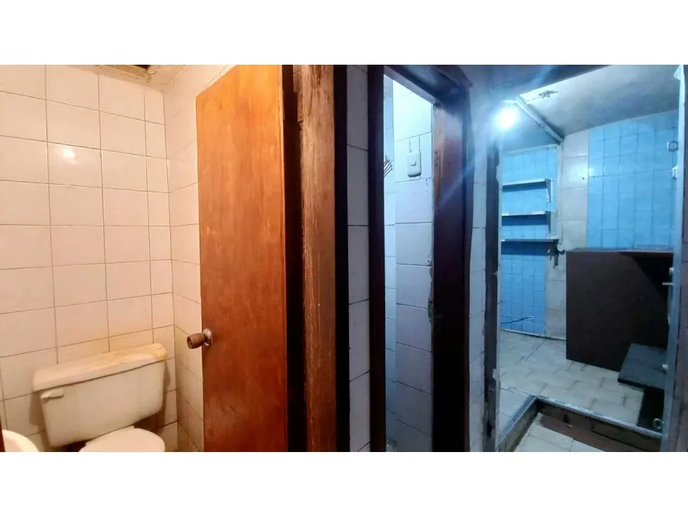 Se vende local comercial 70m2 Av. Lecuna 3135 - 7