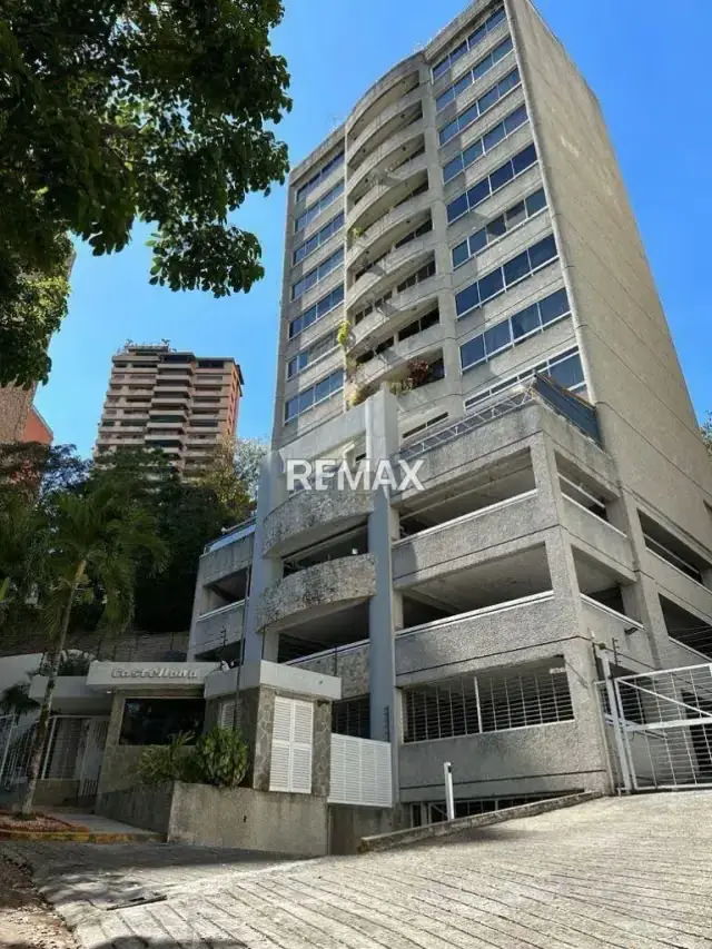 Alquiler de amplio Apartamento en Resd. La Castellana en El Parral