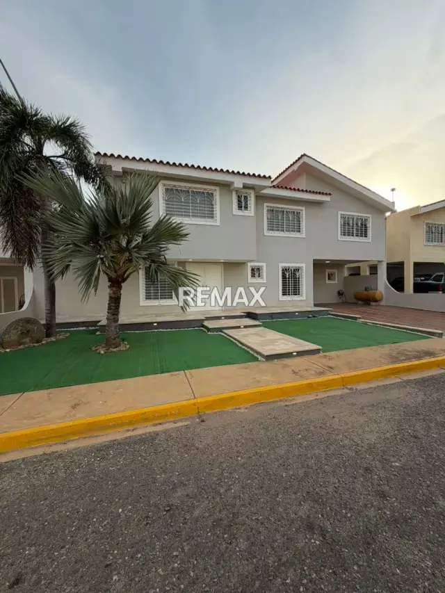 Townhouse en Alquiler Villa Hermosa Sector Canta Claro
