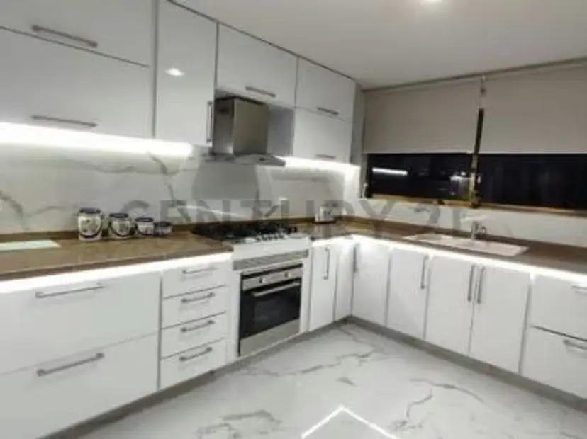 Hermosa casa bote b en Venta Remodelada