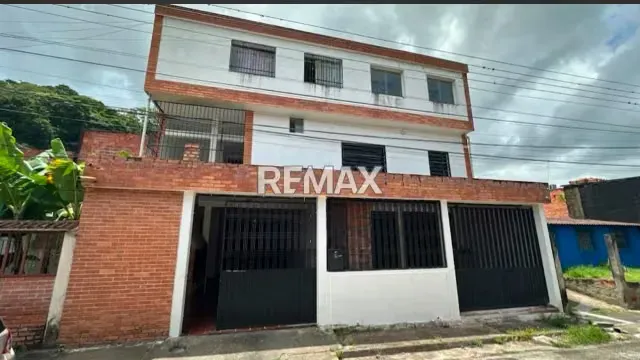 Se Vende Apartamento en el Romulo Gallegos, primer piso