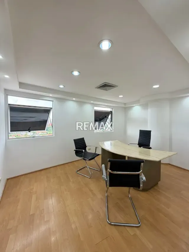 En venta oficina en la Torre Ejecutiva - 4 av del Parral Valencia Carabobo - 12