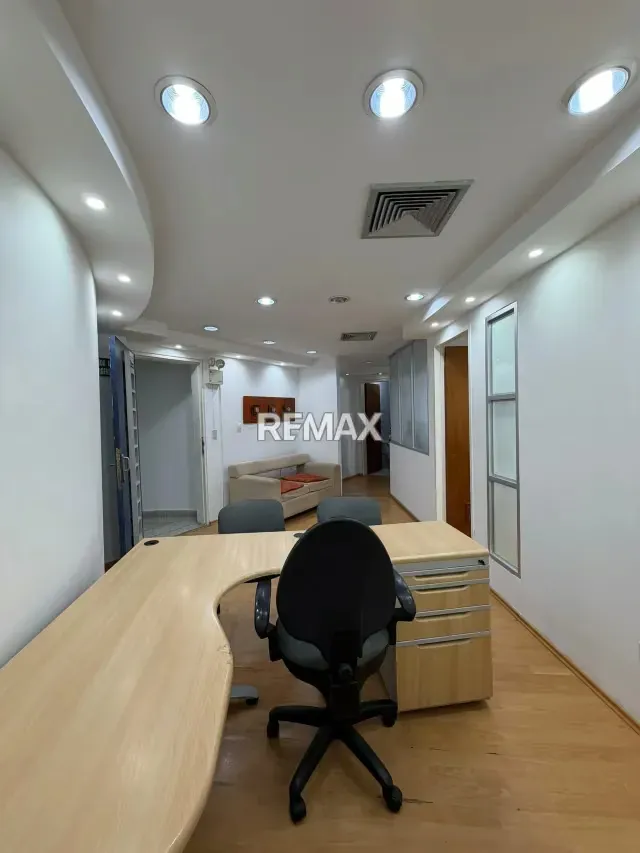 En venta oficina en la Torre Ejecutiva - 4 av del Parral Valencia Carabobo - 2