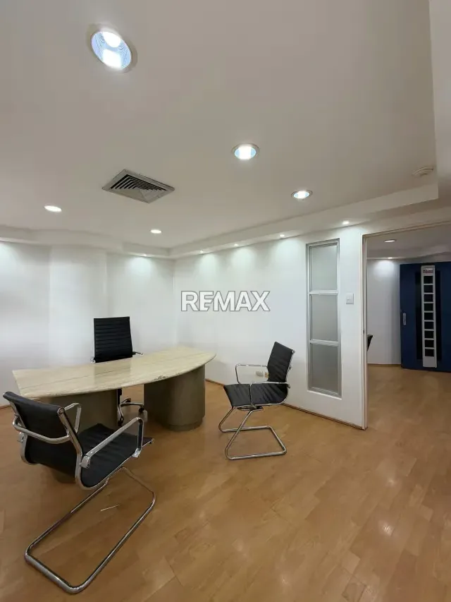 En venta oficina en la Torre Ejecutiva - 4 av del Parral Valencia Carabobo - 4