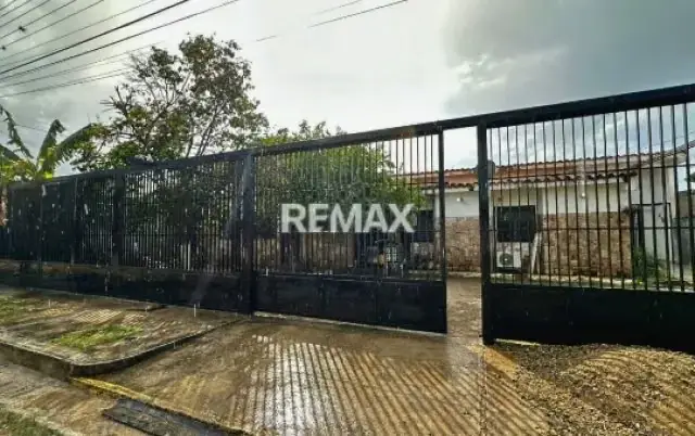 Venta de amplia Casa Multifamiliar