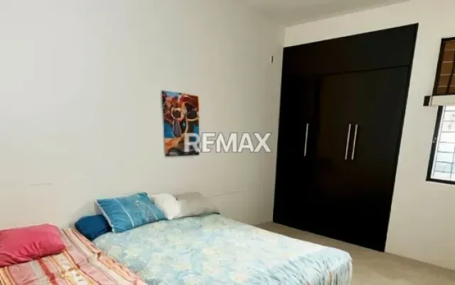 Venta de amplia Casa Multifamiliar - 13