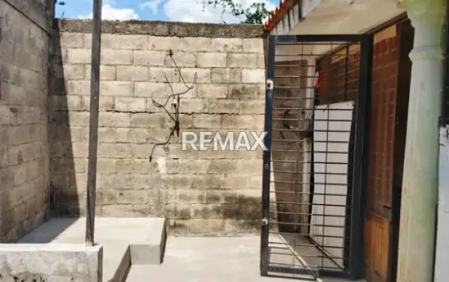 Venta de amplia Casa Multifamiliar - 15