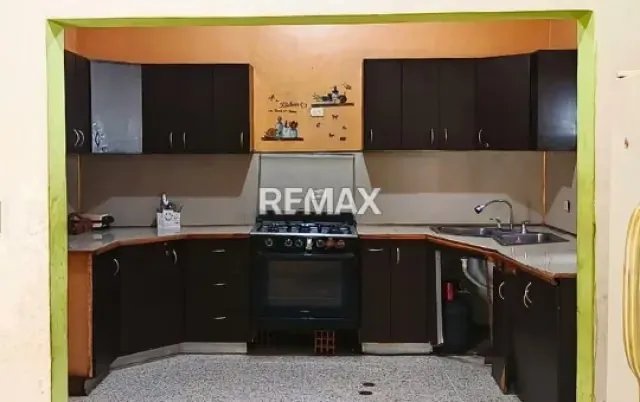 Venta de amplia Casa Multifamiliar - 6