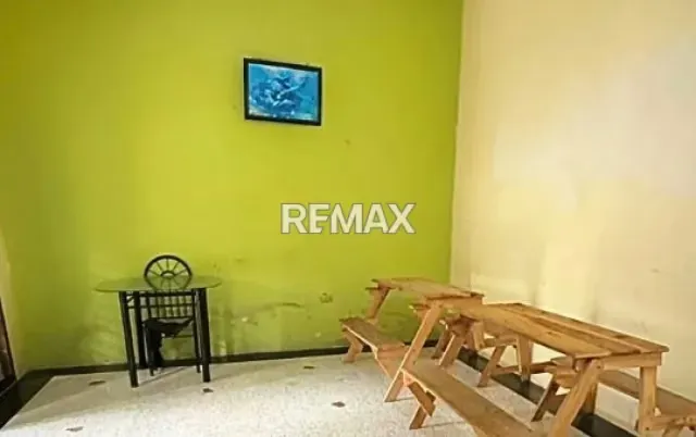 Venta de amplia Casa Multifamiliar - 8