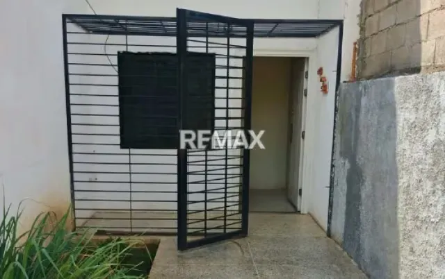 Venta de amplia Casa Multifamiliar - 9