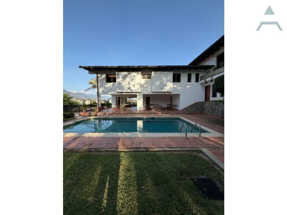 Se vende casa 2700m² 4h+2s/4b+s/4p Cerro Verde - 2