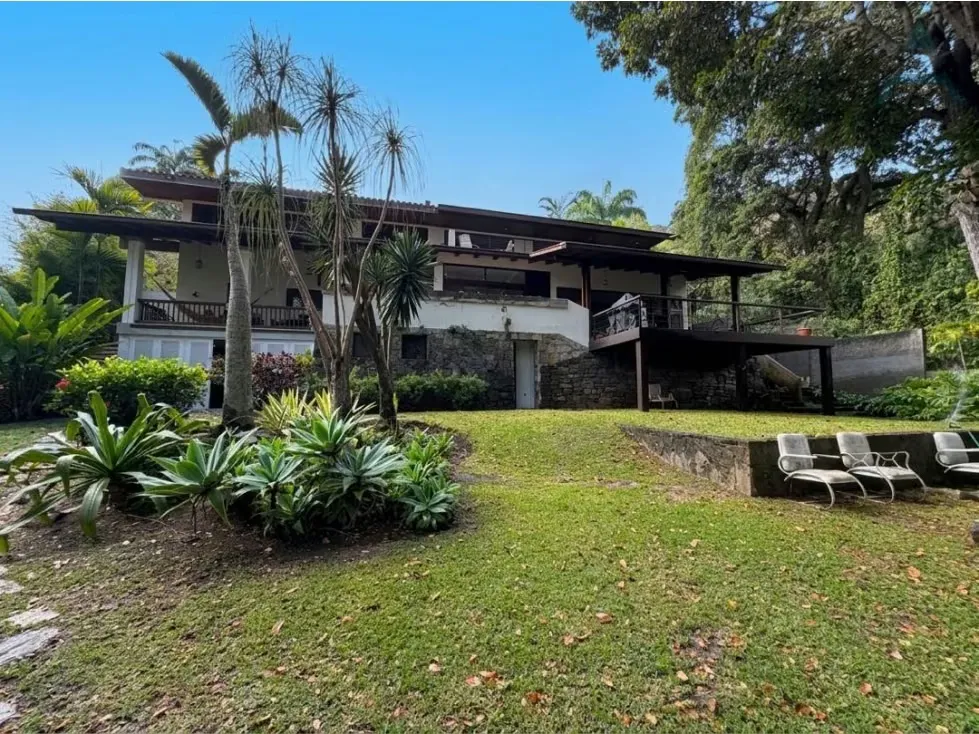 Se vende Casa 2660m² 7h+2s/7b+2s/5p Los Chorros