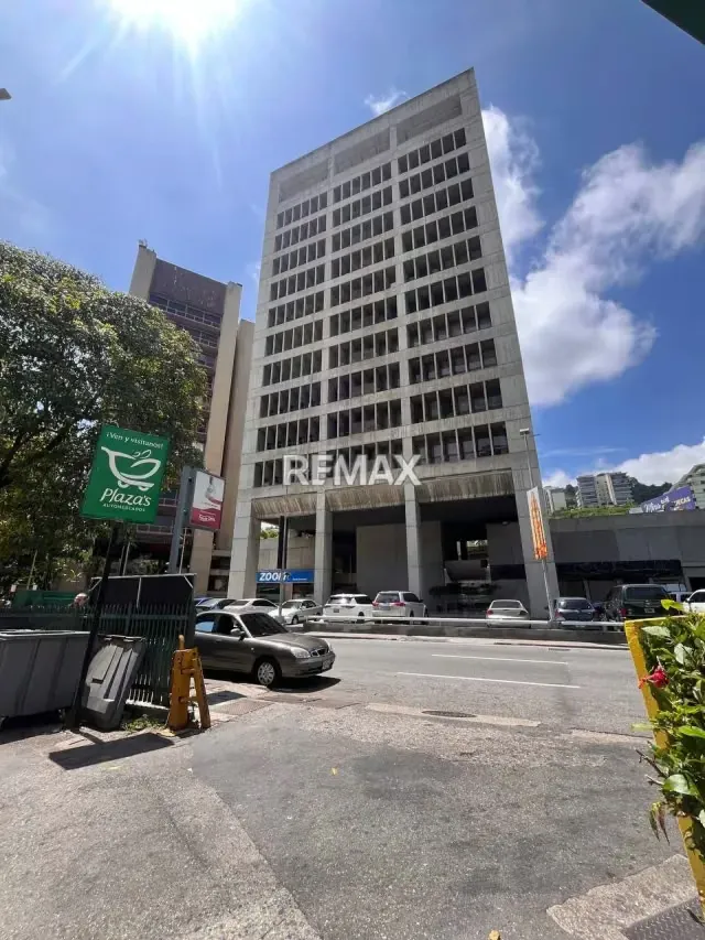 ALQUILER DE OFICINA EN LA TORRE EL TORREÓN EN LAS MERCEDES