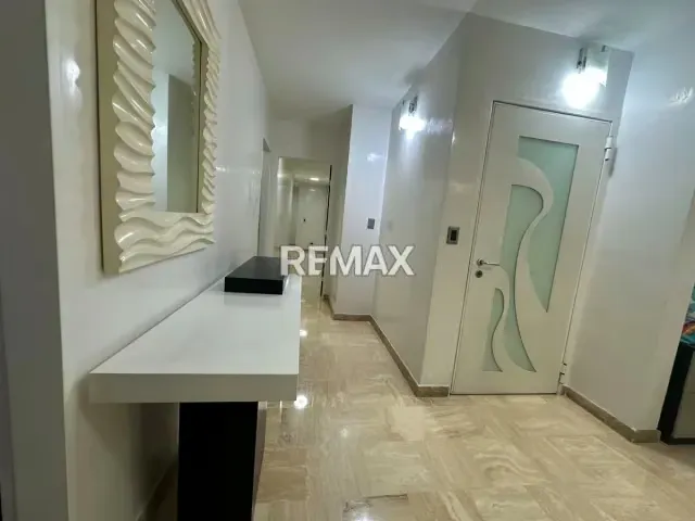 PENT-HOUSE EN VENTA - URB. CHACAO - 2